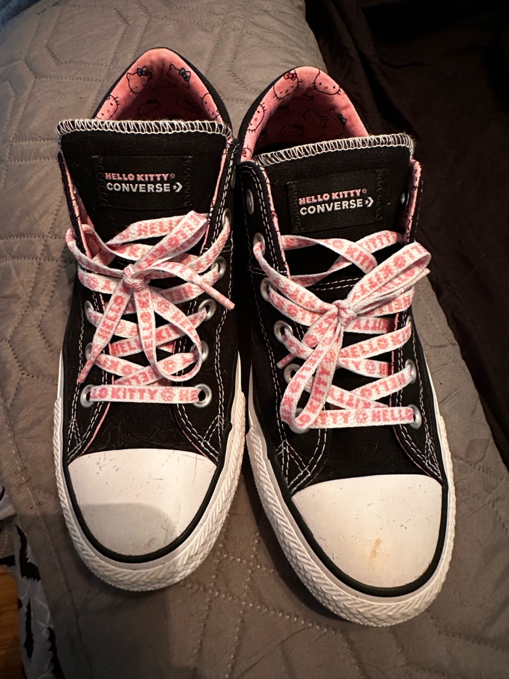 Converse x Hello kitty Black Low-Top Sneakers with Pink Patterned Laces size 9